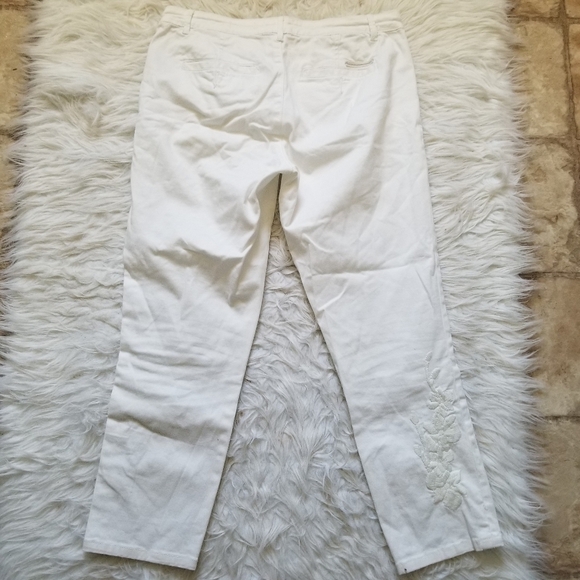 Anthropologie Chino Relaxed White Embroidered Pant - Picture 9 of 11